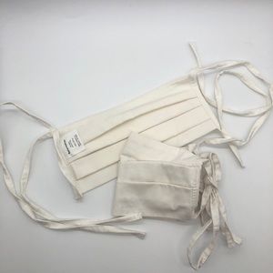 ✨Reformation✨ NWOT White Face Masks (2)